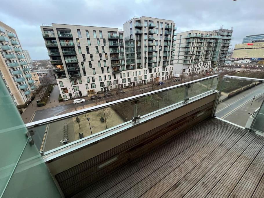 Modern 2 Bed - Olympic Park Stratford Londres Exterior foto