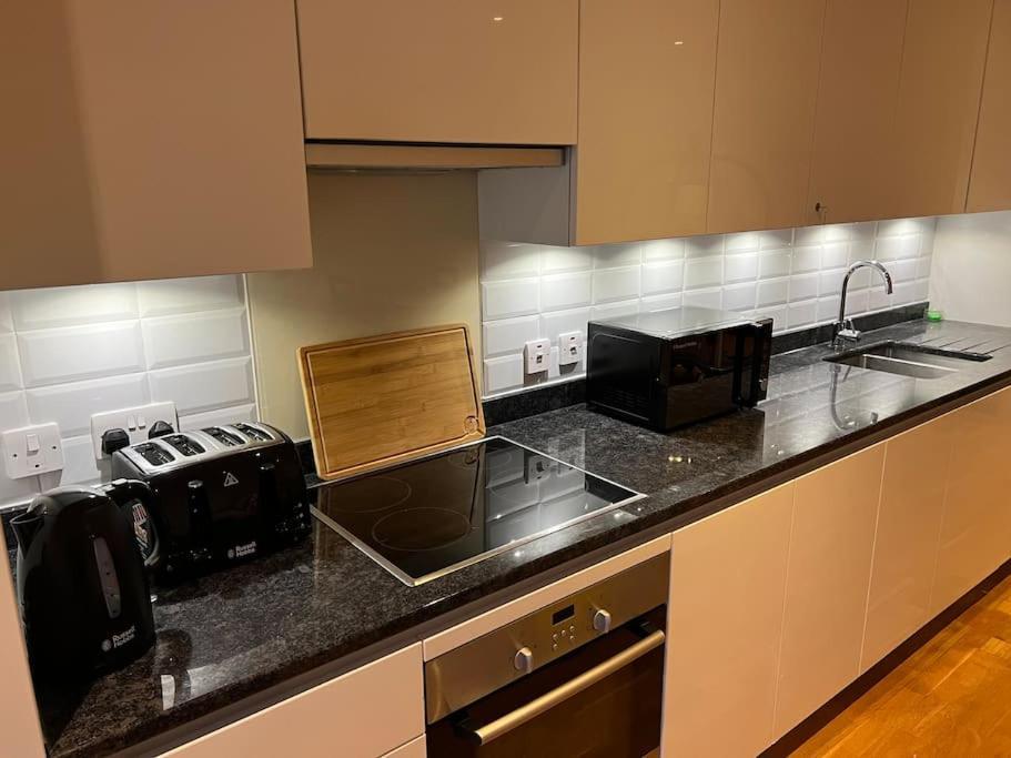 Modern 2 Bed - Olympic Park Stratford Londres Exterior foto